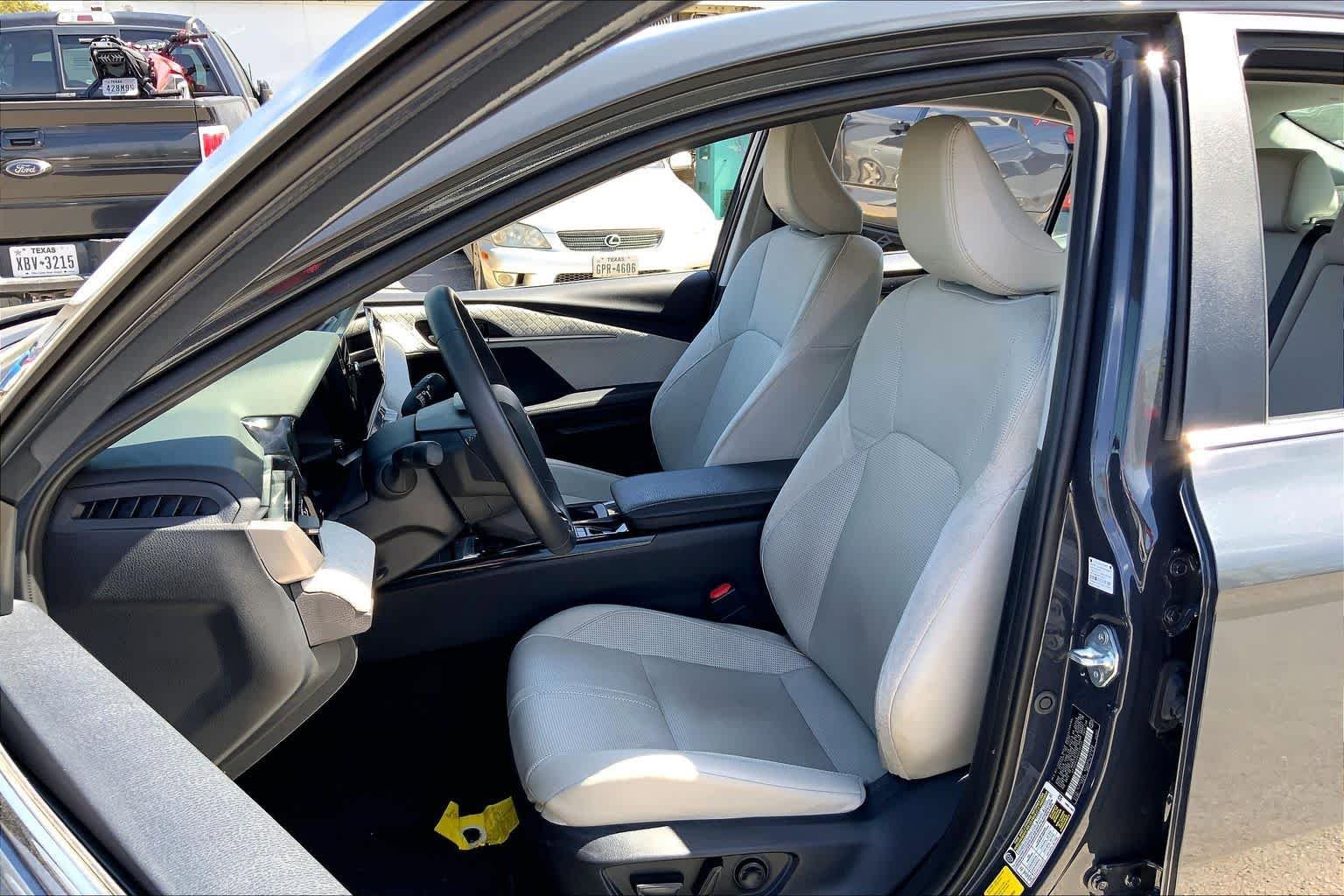 Used 2025 Toyota Camry XLE image 8