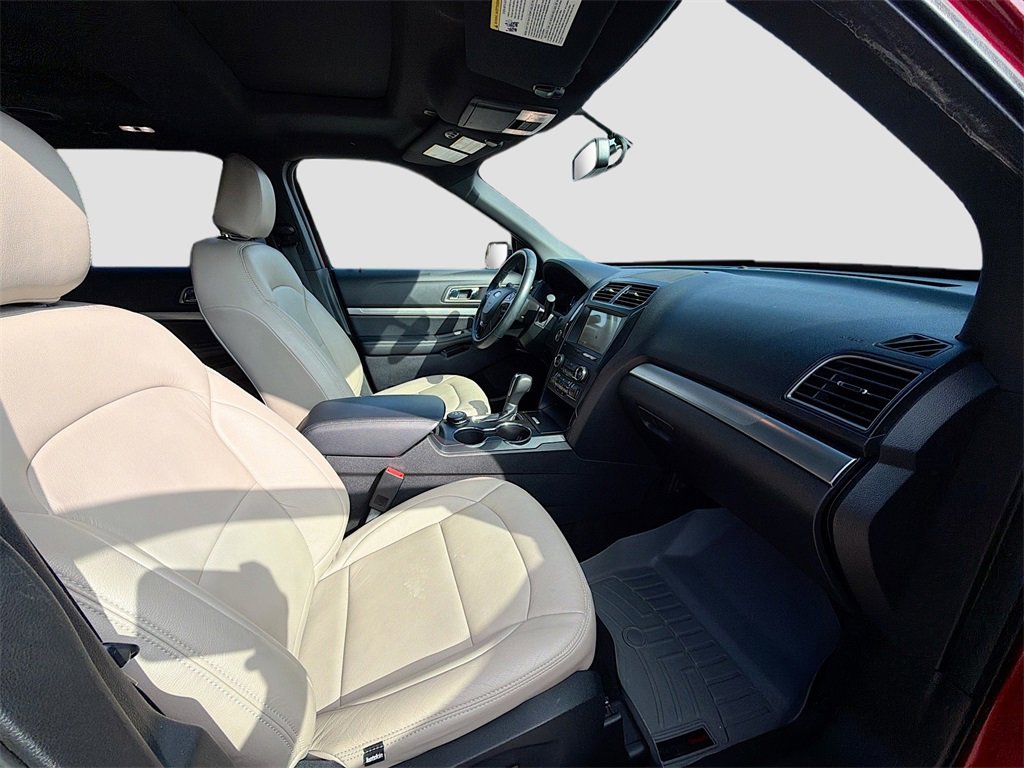Used 2019 Ford Explorer XLT w/ Equipment Group 202A image 30