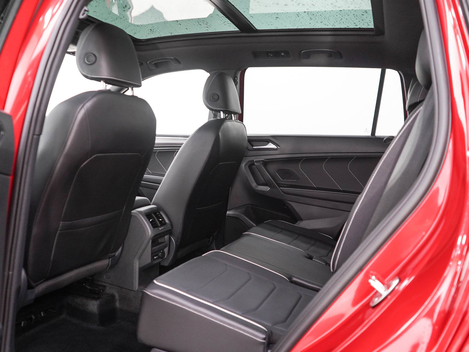 Used 2024 Volkswagen Tiguan SEL R-Line AWD/4WD image 18