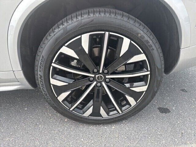 Used 2025 Volvo XC90 B6 Ultra w/ Protection Package Premier image 12