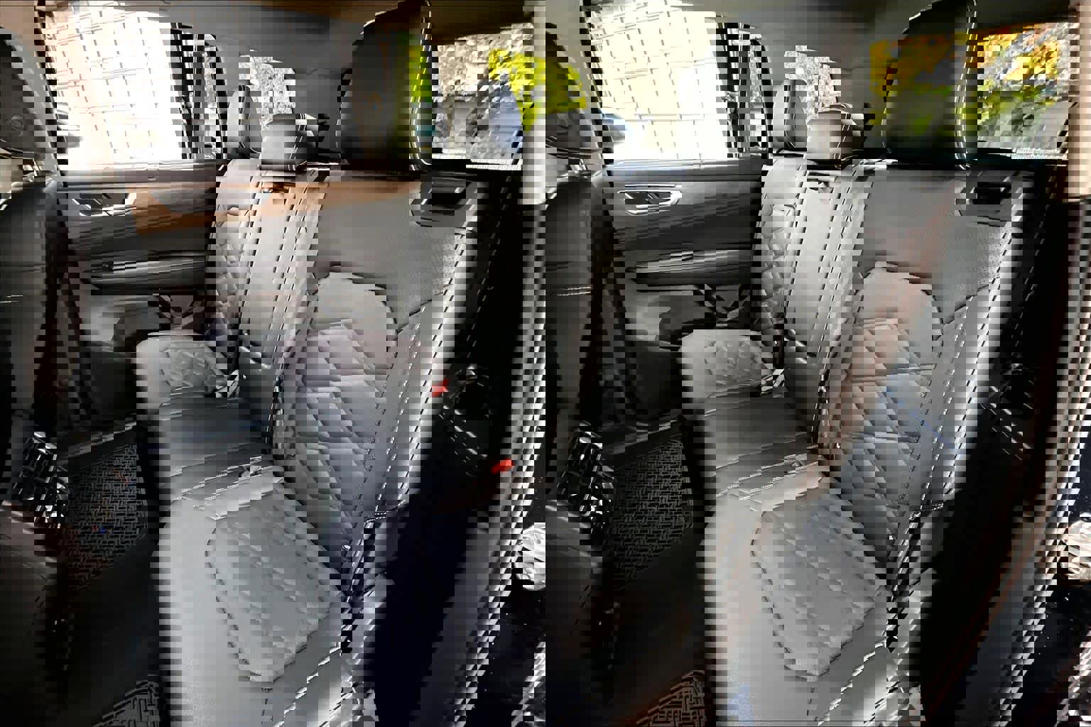 Used 2025 Volkswagen Atlas SE w/ Black Wheel Package image 27