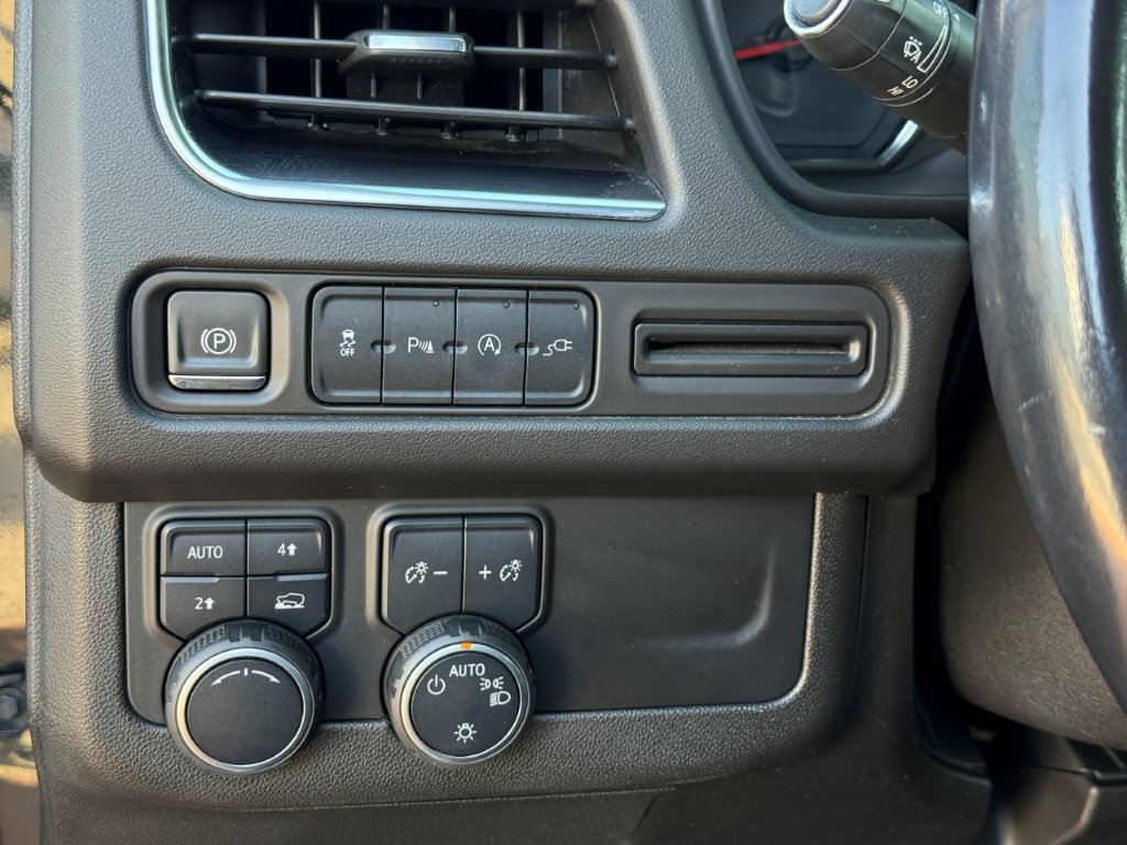 Used 2021 Chevrolet Suburban LT AWD/4WD image 12