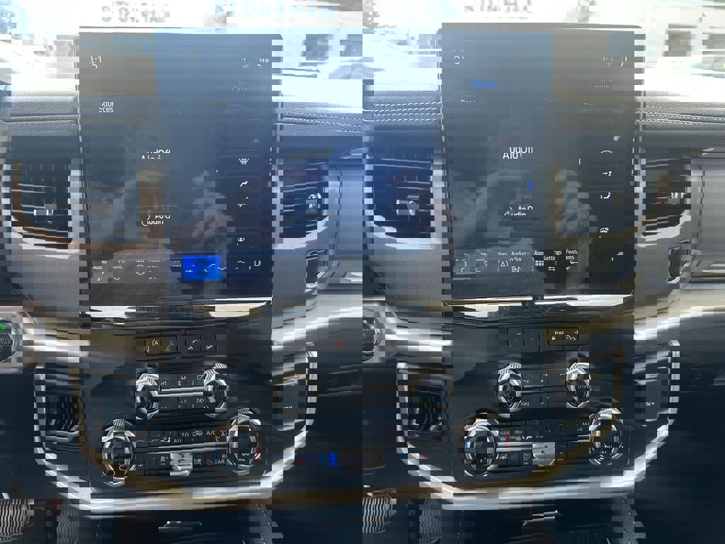 Used 2024 Ford Expedition Max XLT image 17