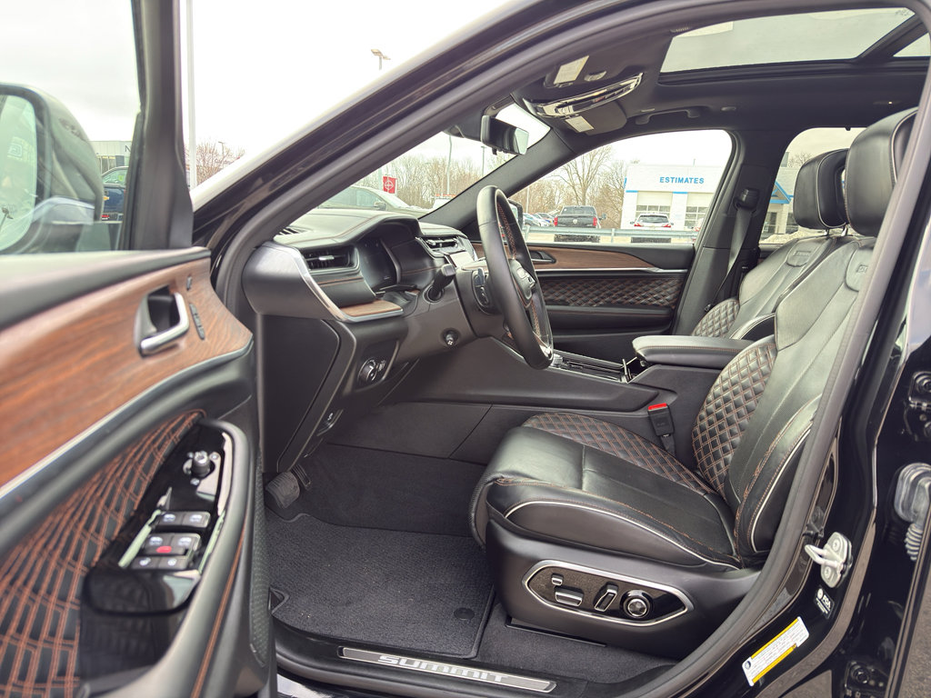 Used 2022 Jeep Grand Cherokee L Summit w/ Advanced Protech Group IV AWD/4WD image 11