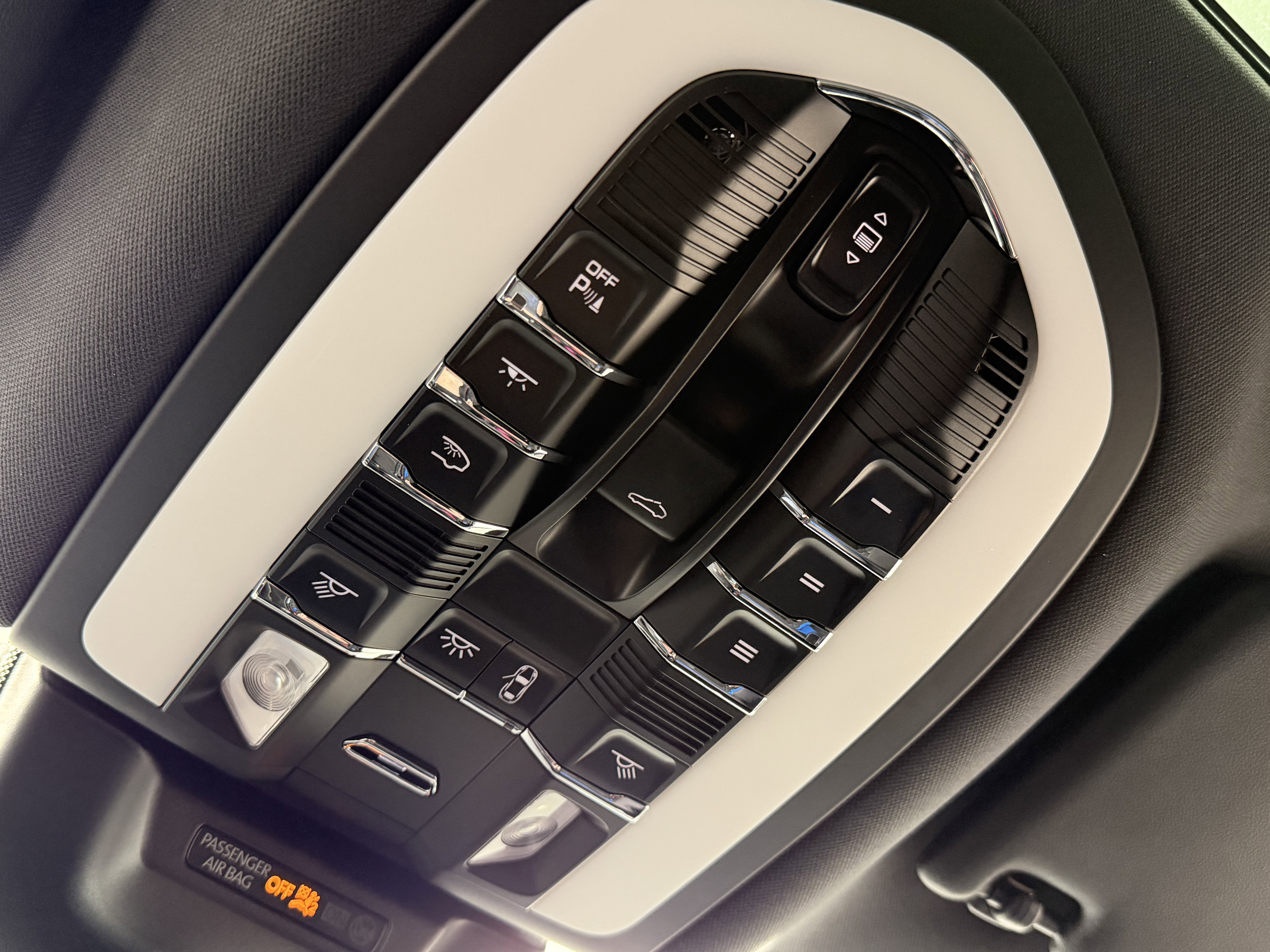Certified 2025 Porsche Macan image 34