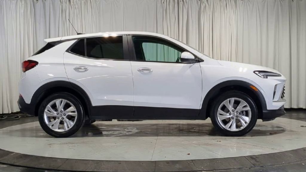 Used 2024 Buick Encore GX Preferred w/ Comfort Package image 9