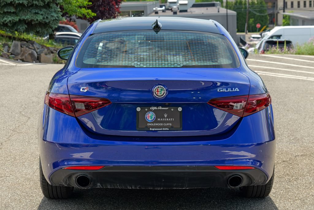 Used 2022 Alfa Romeo Giulia Ti AWD/4WD image 6
