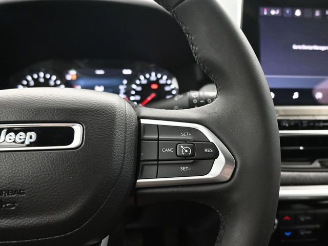 Used 2023 Jeep Compass Latitude image 16