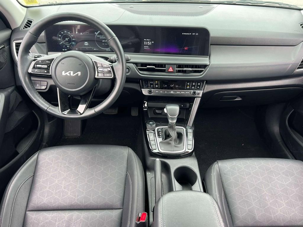 Used 2024 Kia Seltos EX AWD/4WD image 14