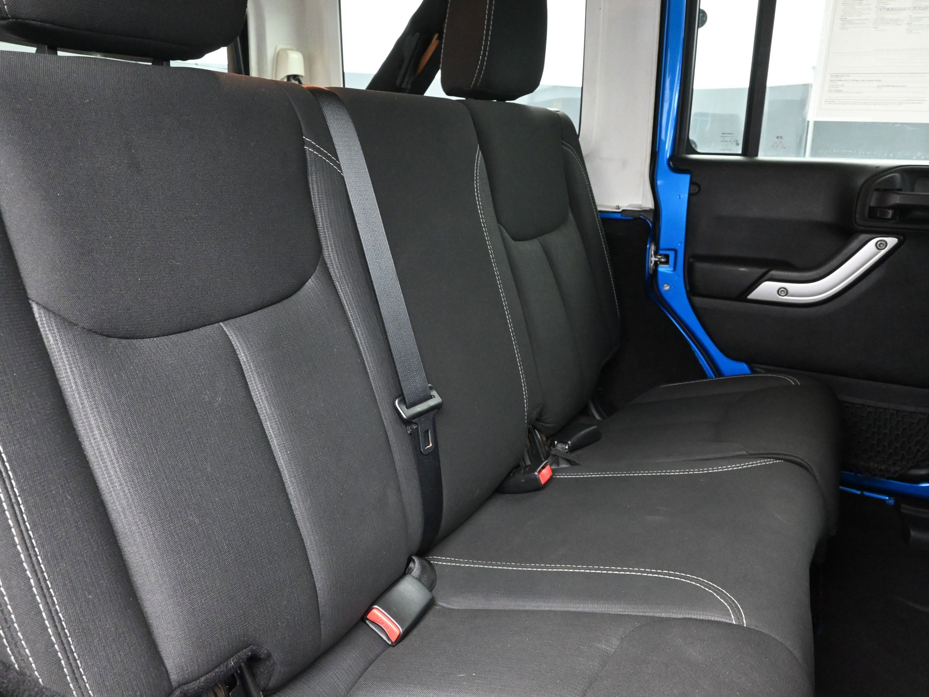 Used 2015 Jeep Wrangler Unlimited Sahara image 21