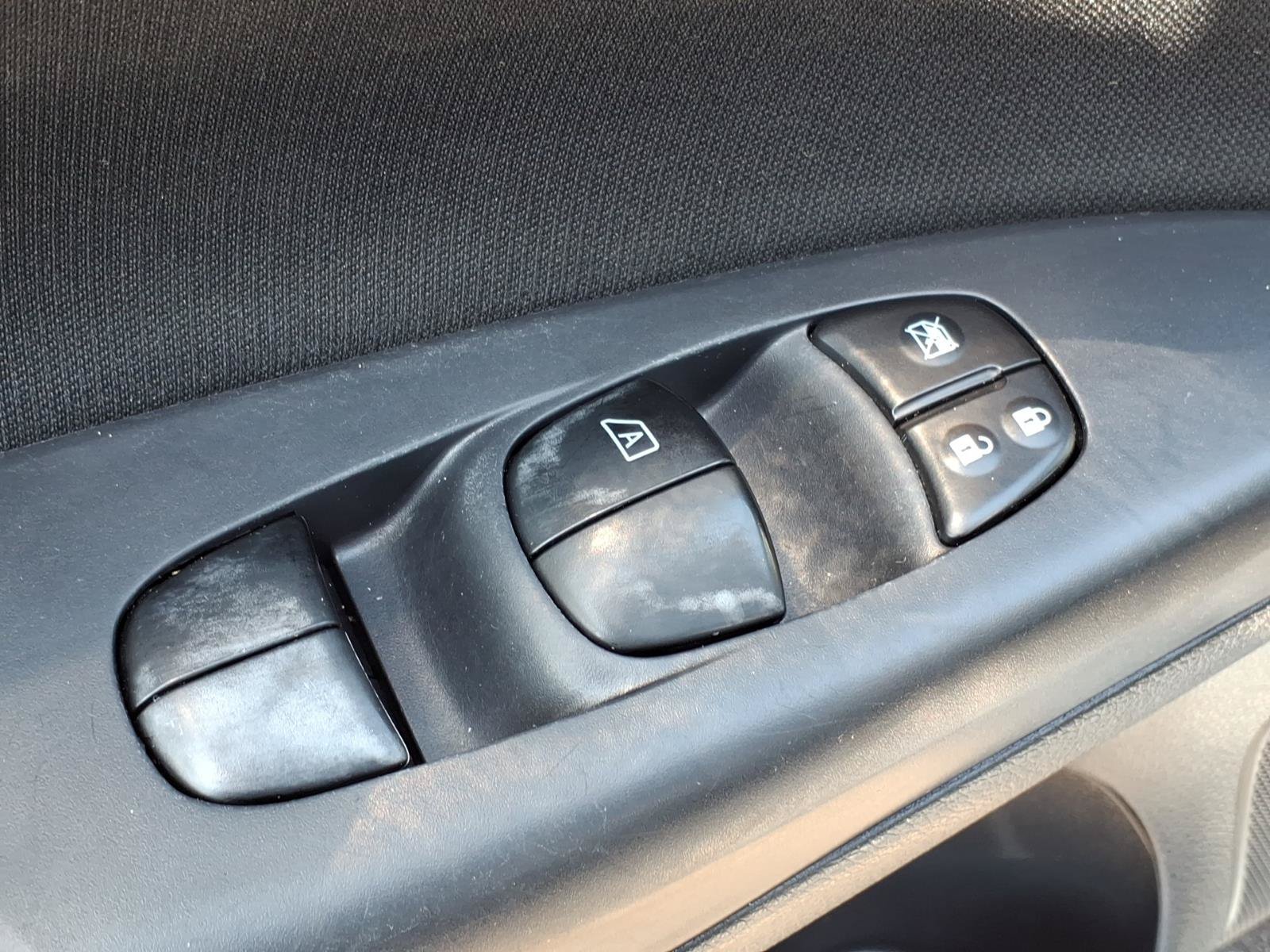 Used 2014 Nissan Sentra S FWD image 12