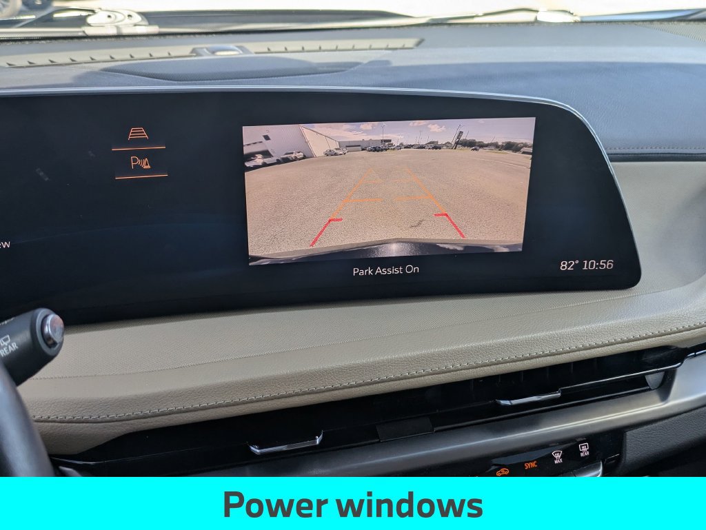 Used 2024 Cadillac XT4 Luxury w/ Cold Weather Package FWD image 24