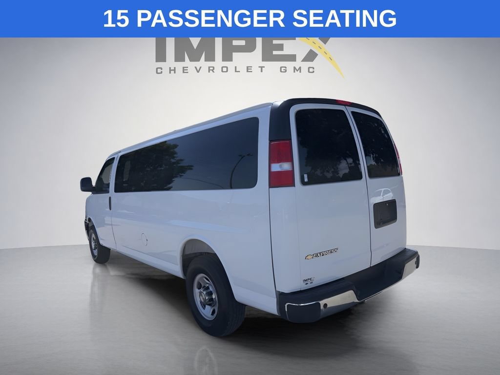 Used 2025 Chevrolet Express 3500 LT w/ LT Preferred Equipment Group RWD image 3