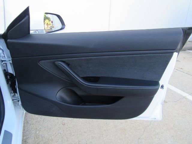 Used 2019 Tesla Model 3 Standard Range image 19