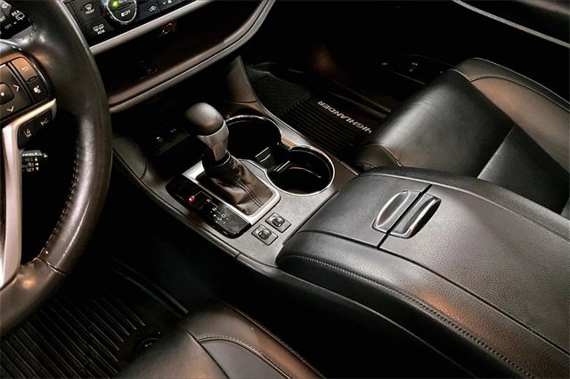 Used 2019 Toyota Highlander XLE image 17