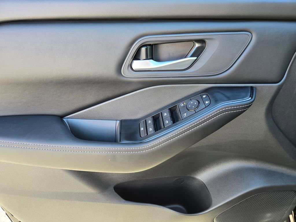 New 2026 Nissan Rogue SV AWD/4WD image 9