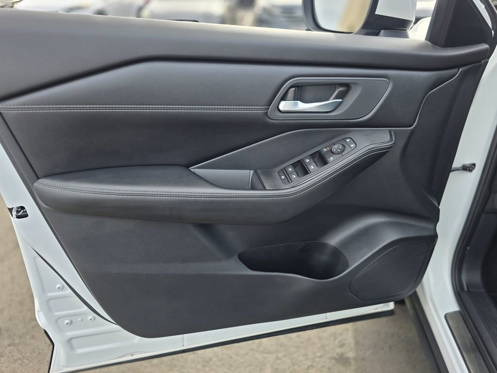 Used 2024 Nissan Rogue SV w/ SV Premium Package FWD image 21
