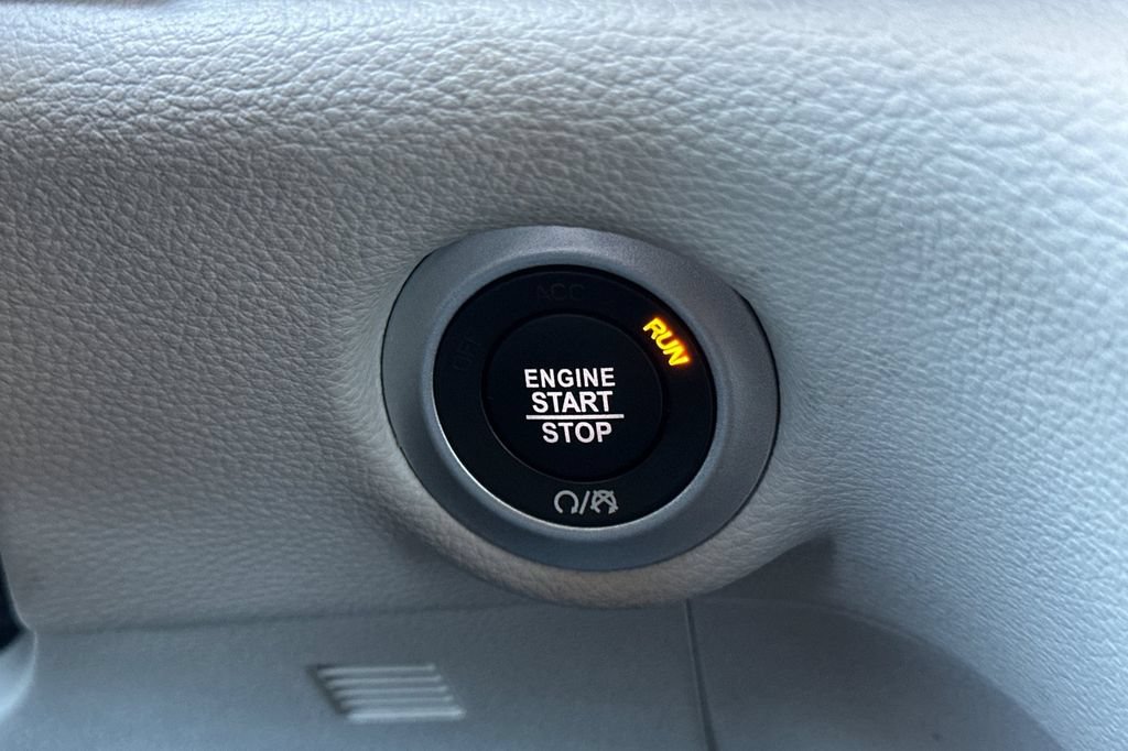 Used 2021 Chrysler Pacifica Touring FWD image 23
