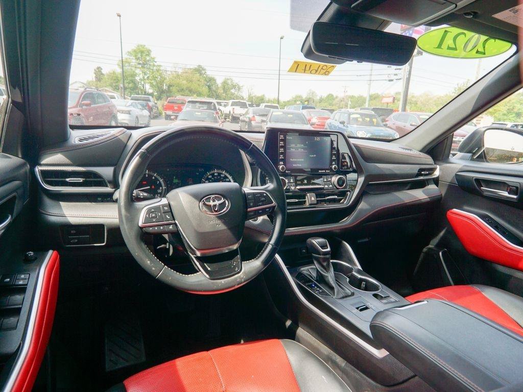 Used 2021 Toyota Highlander XSE FWD image 13