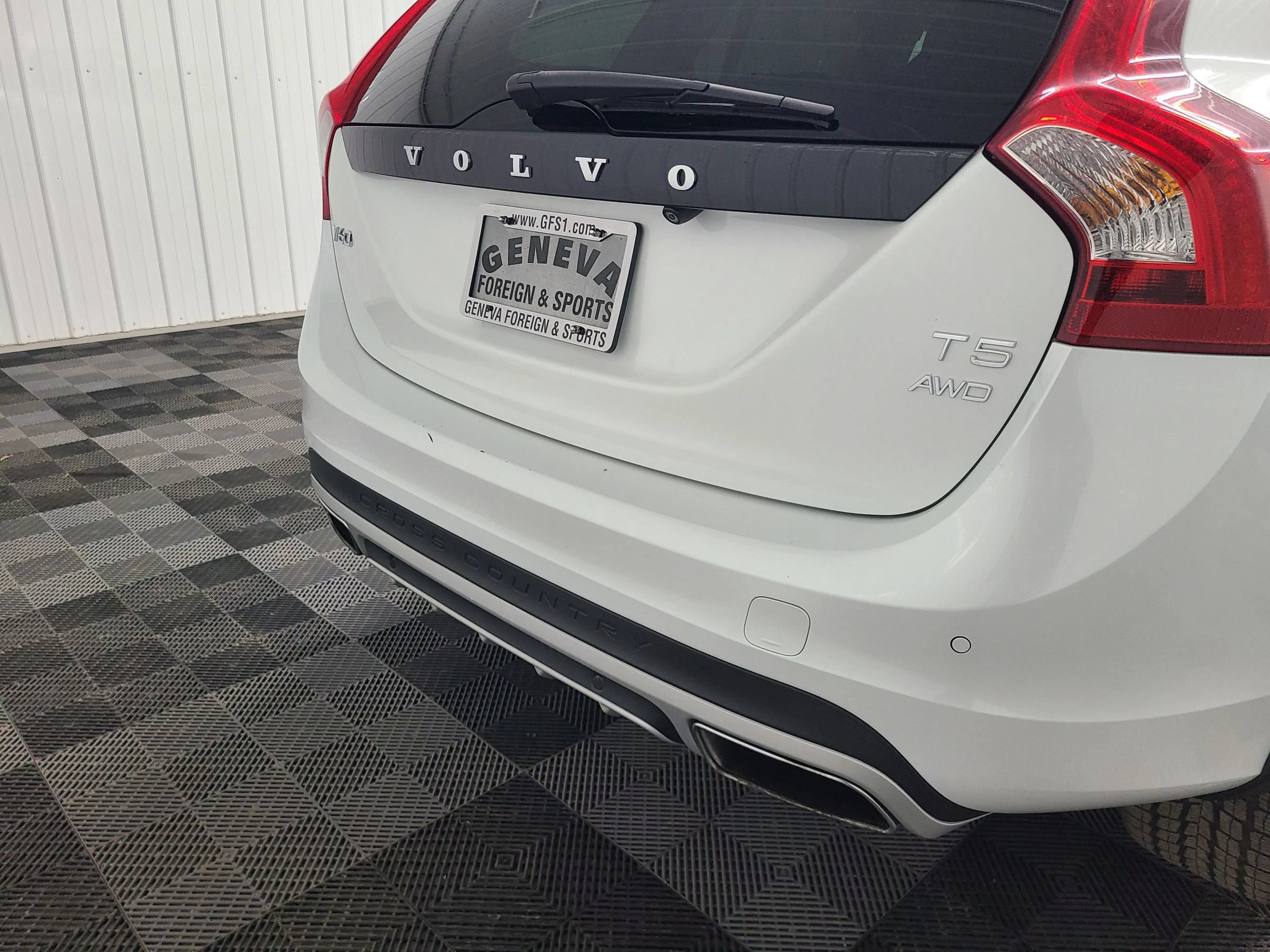 Used 2018 Volvo V60 T5 Cross Country w/ Convenience Package AWD/4WD image 19