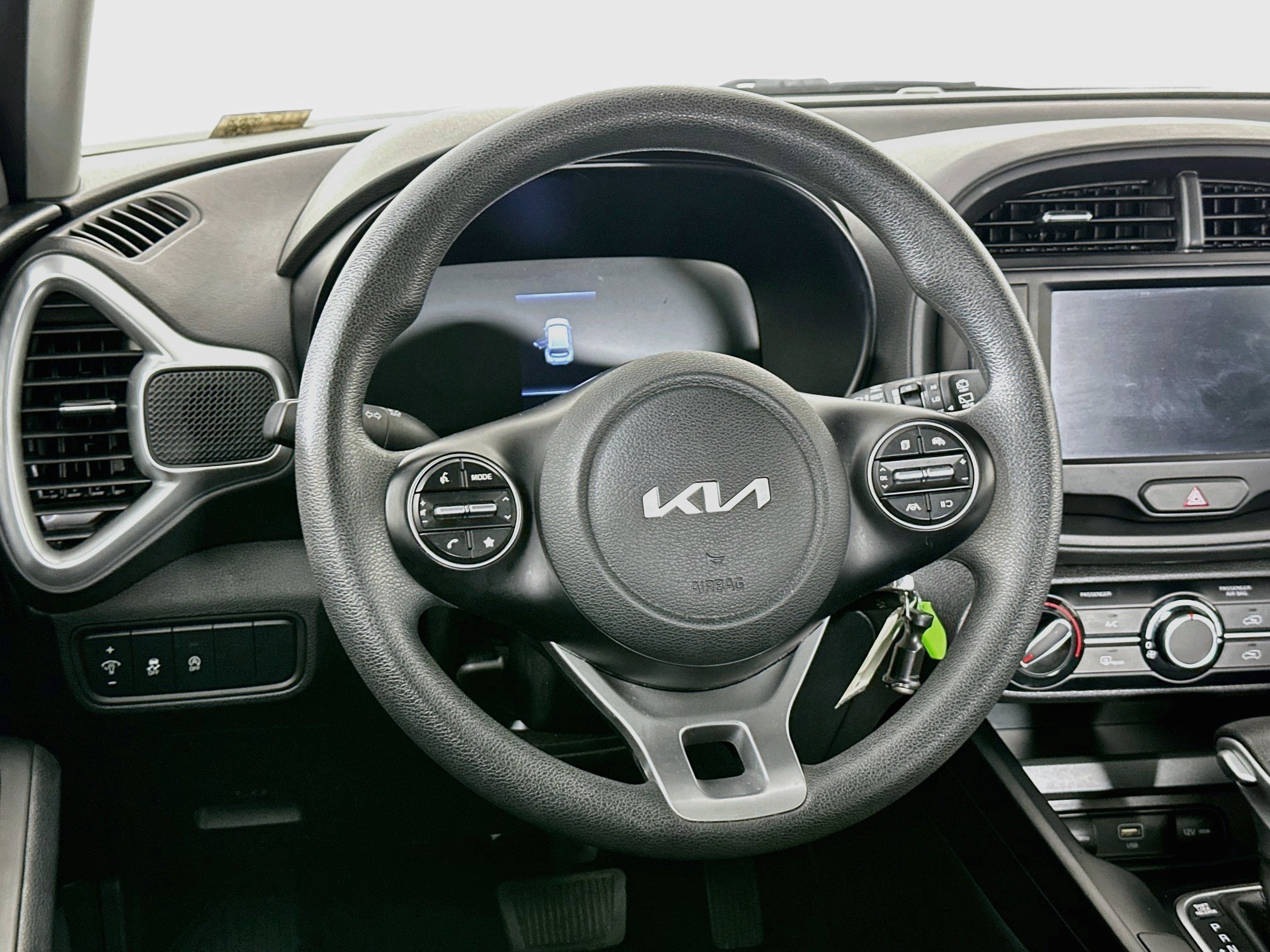 Used 2025 Kia Soul LX w/ LX Technology Package FWD image 18