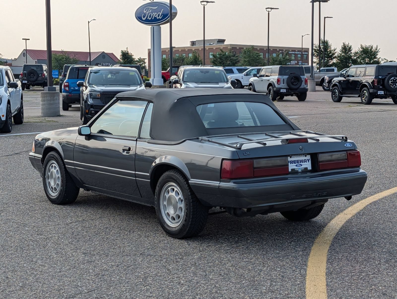 Used 1989 Ford Mustang LX RWD image 3