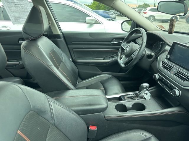 Used 2020 Nissan Altima 2.5 SR w/ Premium Package FWD image 4