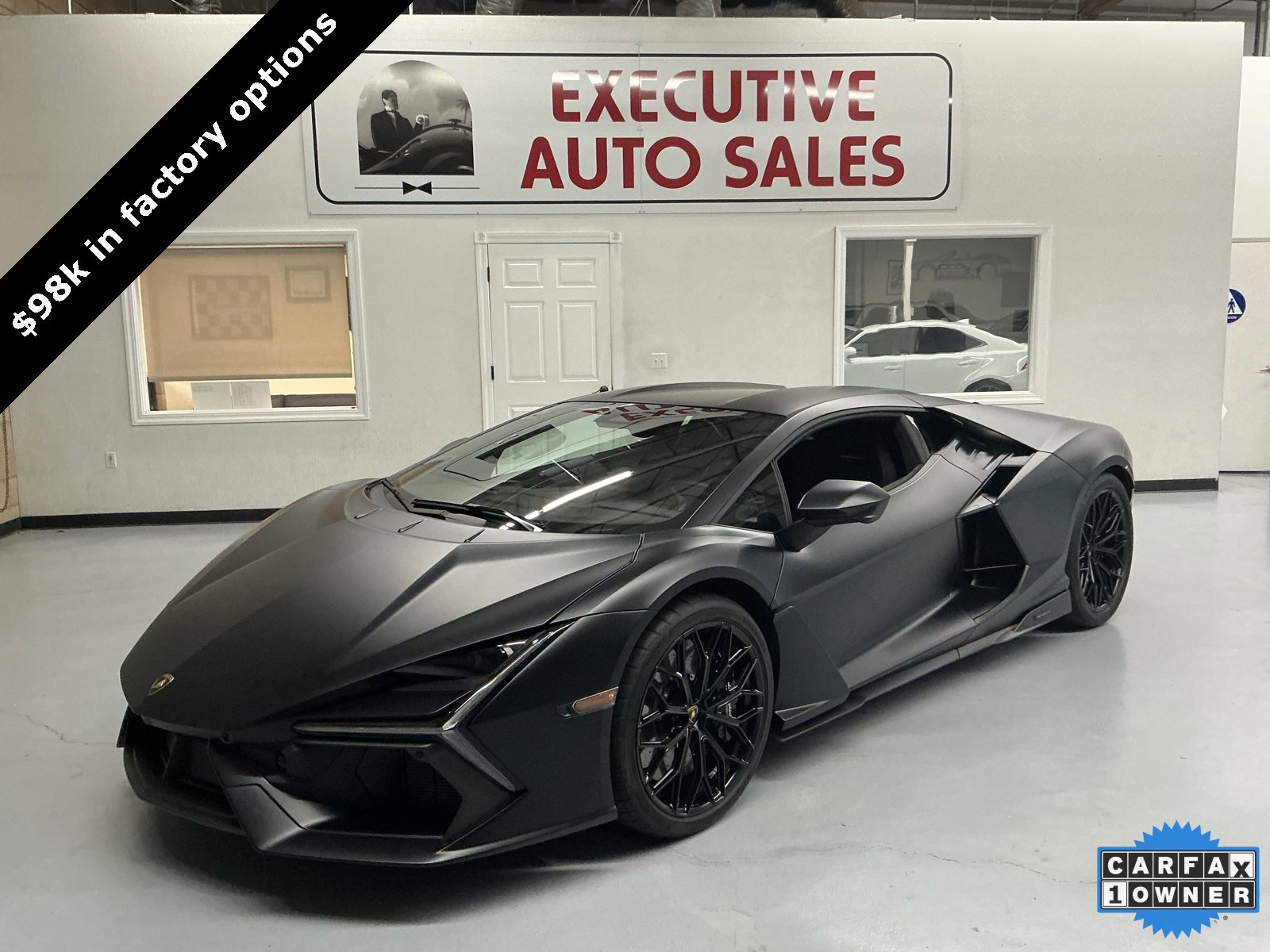 Used 2024 Lamborghini Revuelto image 1