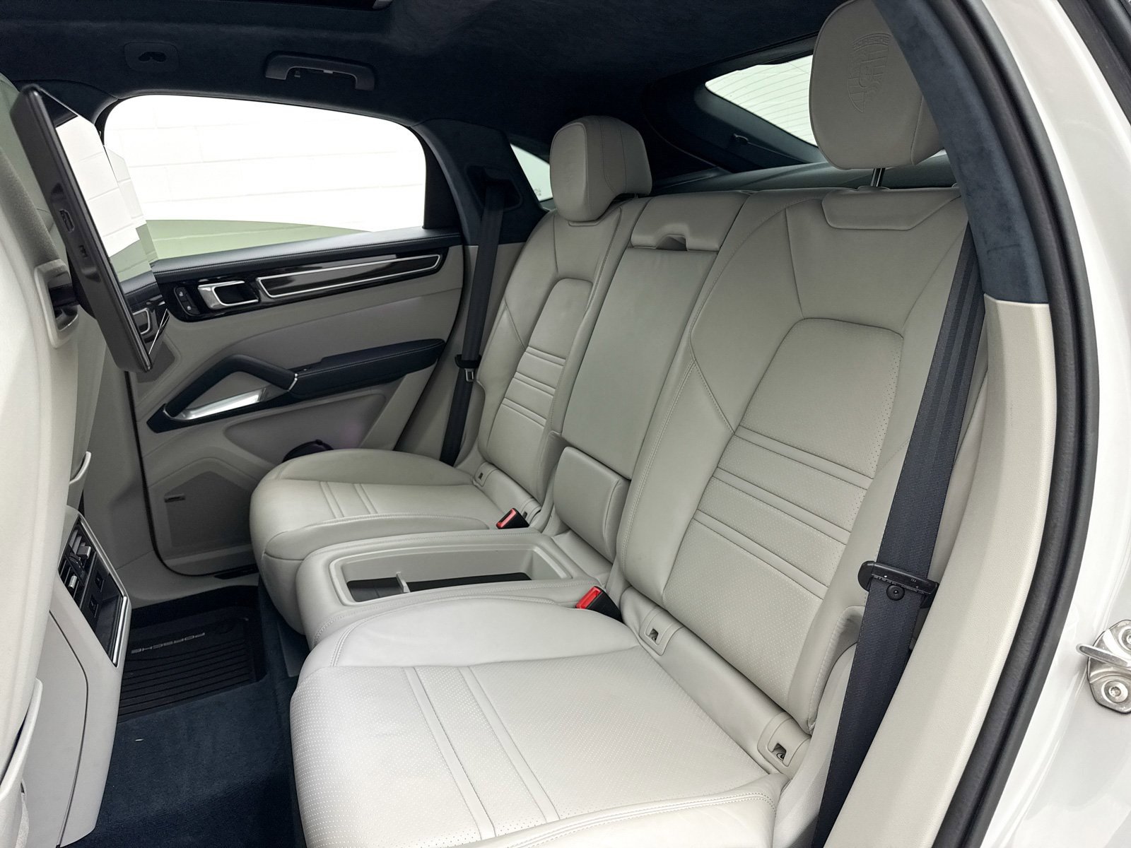 Used 2022 Porsche Cayenne Turbo image 41