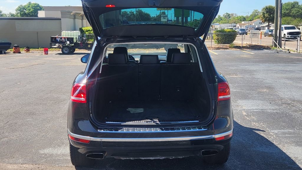 Used 2015 Volkswagen Touareg Sport AWD/4WD image 12