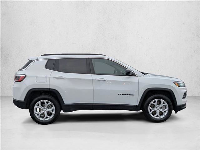 Used 2024 Jeep Compass Latitude image 4
