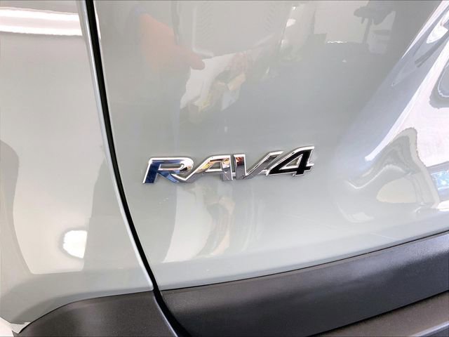 Used 2022 Toyota RAV4 XLE w/ Convenience Package image 8