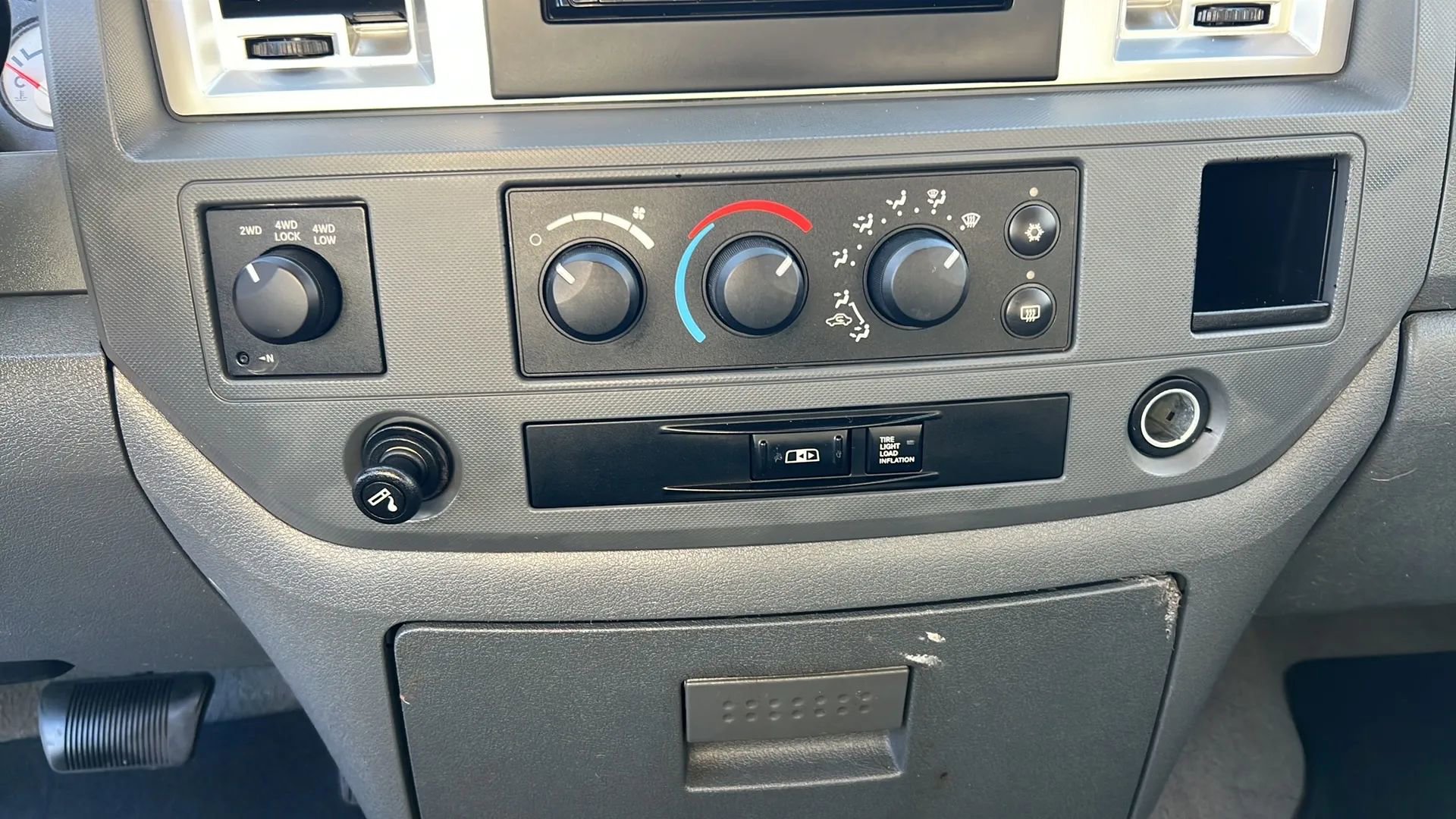 Used 2009 Dodge Ram 2500 Truck SLT w/ Popular Equipment Group AWD/4WD image 18