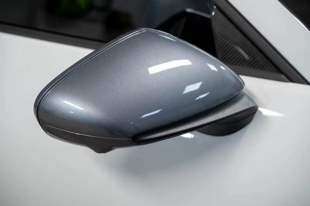 Used 2025 Porsche 911 Carrera T RWD image 13