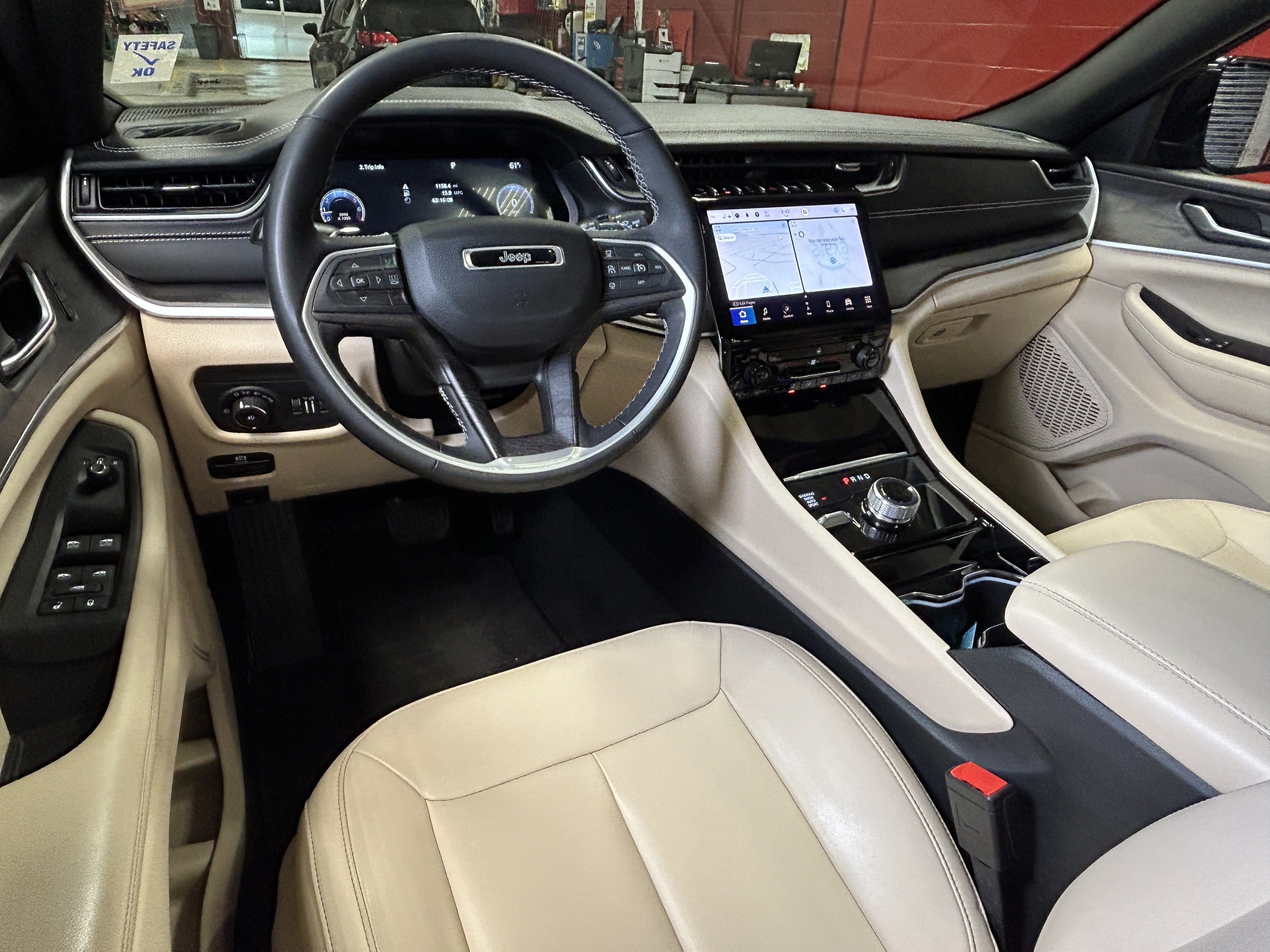 Used 2023 Jeep Grand Cherokee L Limited AWD/4WD image 29