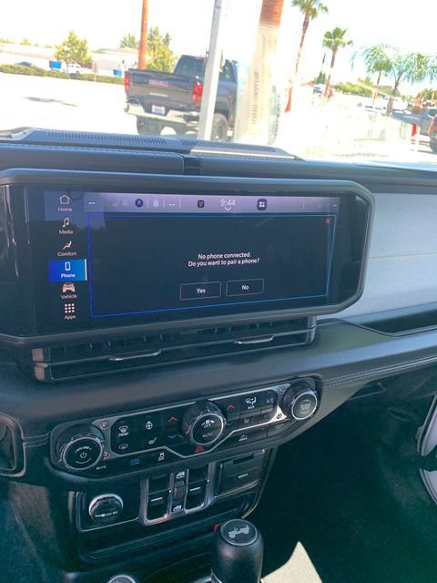 Used 2025 Jeep Wrangler Unlimited Sahara AWD/4WD image 30