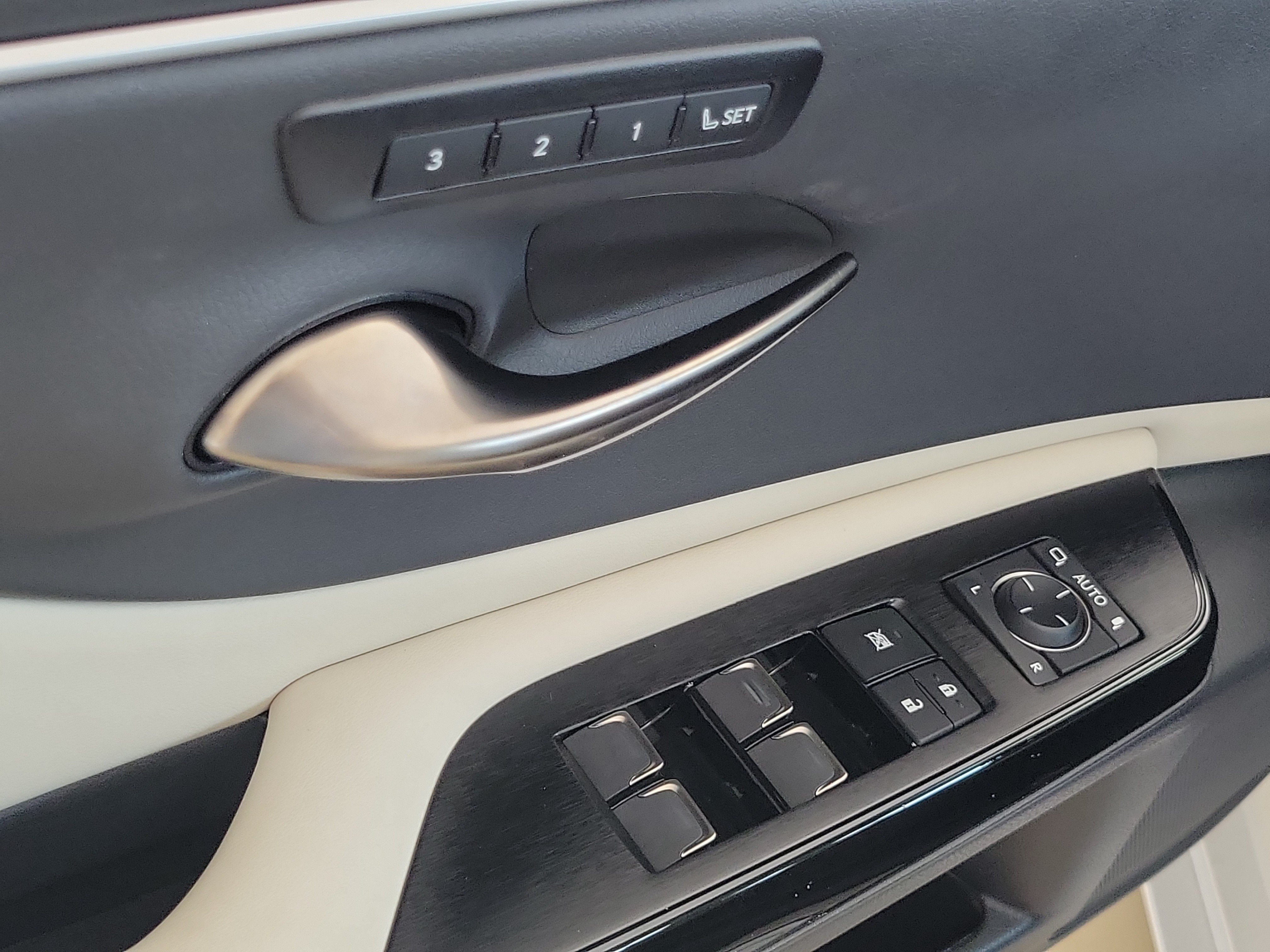 Used 2024 Lexus ES 350 w/ Premium Package FWD image 20