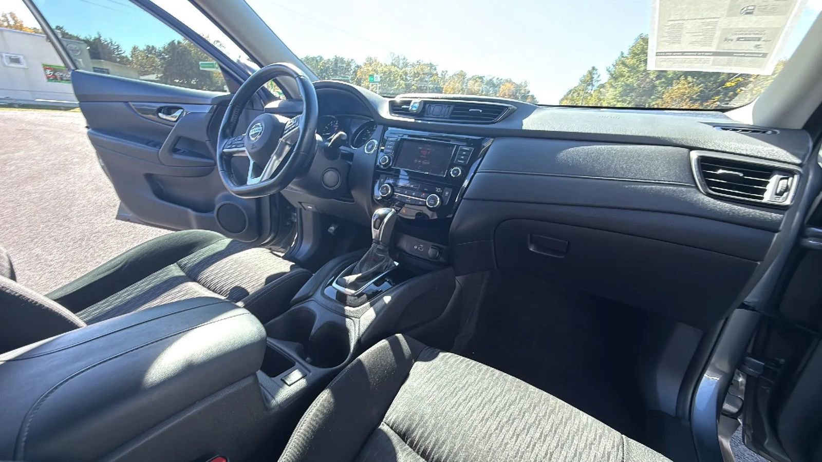 Used 2020 Nissan Rogue SV image 51