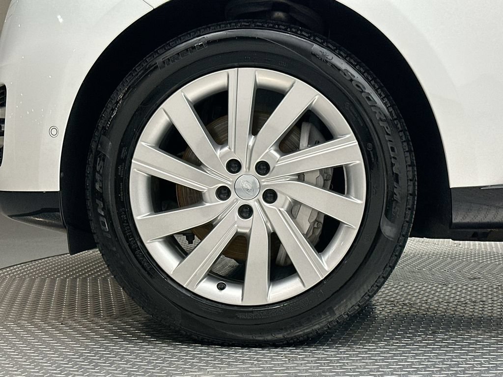 Certified 2025 Land Rover Range Rover SE AWD/4WD image 17