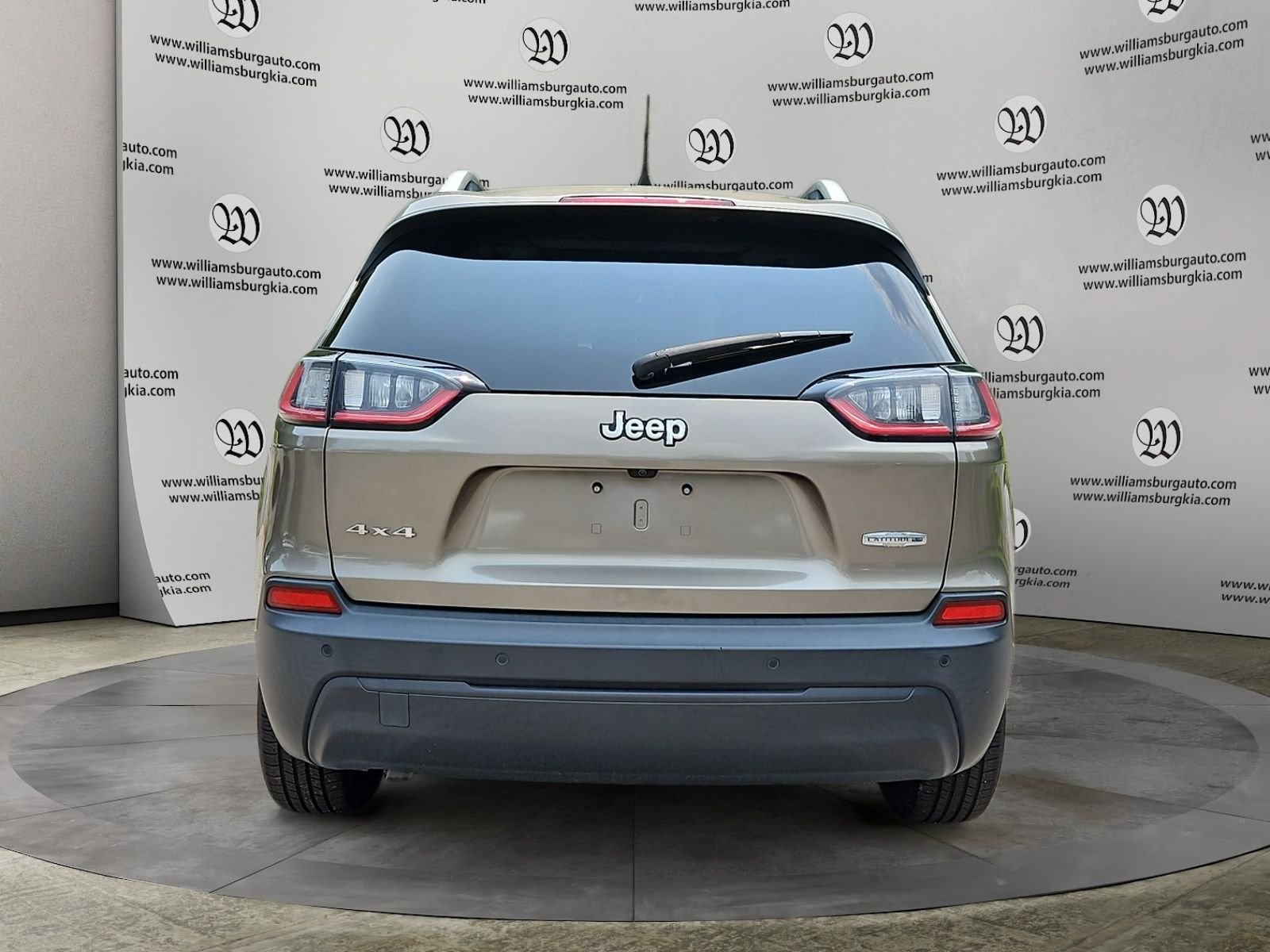 Used 2021 Jeep Cherokee Latitude Plus w/ Sun & Sound Group AWD/4WD image 4
