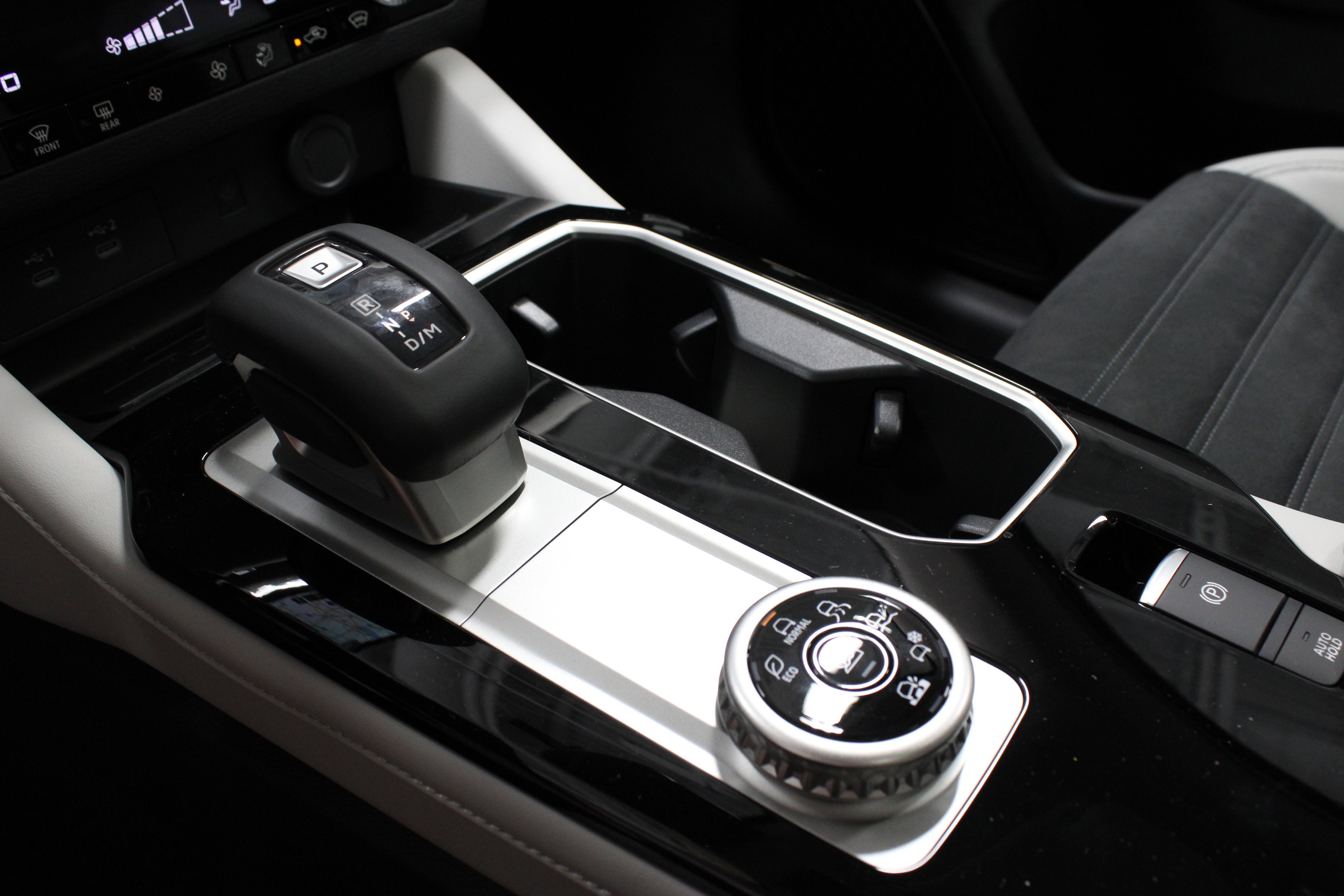 New 2025 Mitsubishi Outlander SE image 29