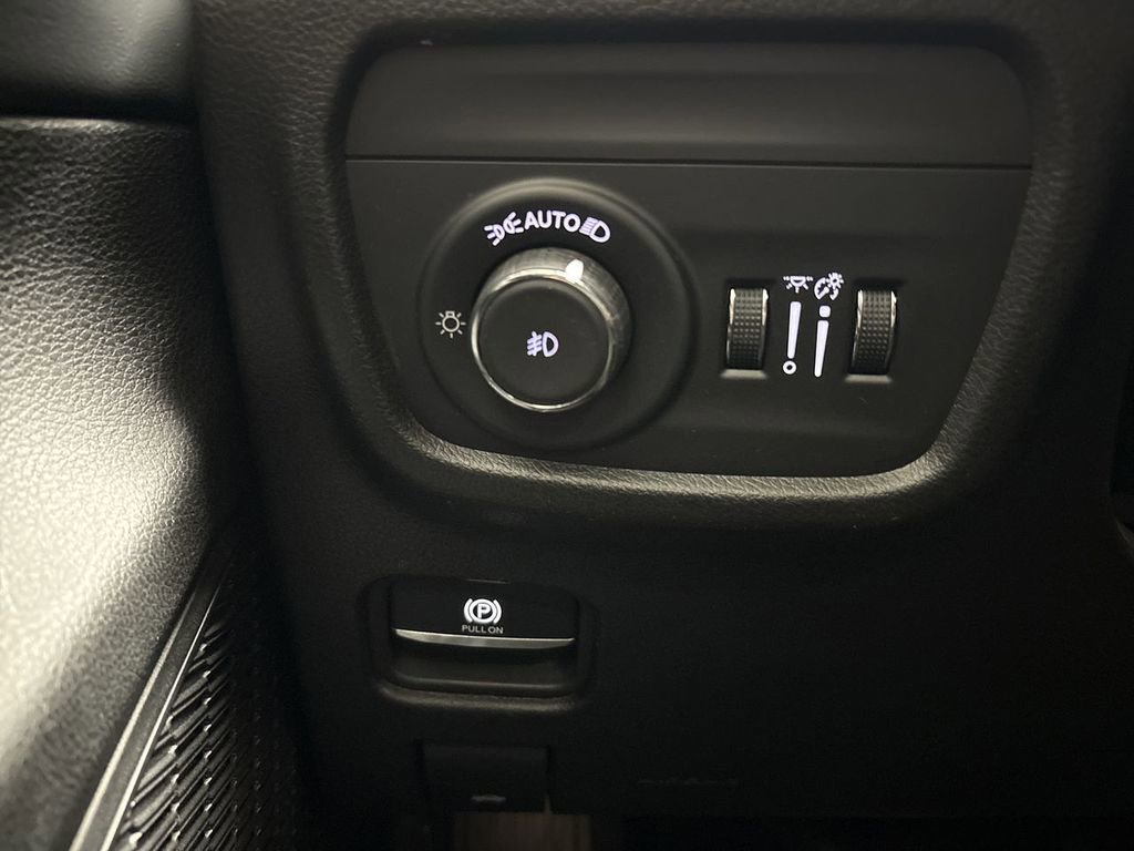 Used 2023 Jeep Grand Cherokee L Limited w/ Luxury Tech Group II image 57