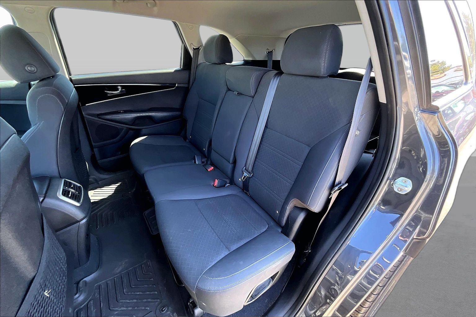 Used 2019 Kia Sorento FWD image 23