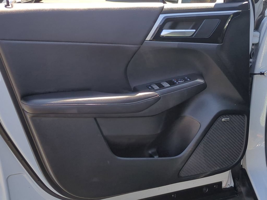 Used 2025 Mitsubishi Outlander SE AWD/4WD image 11