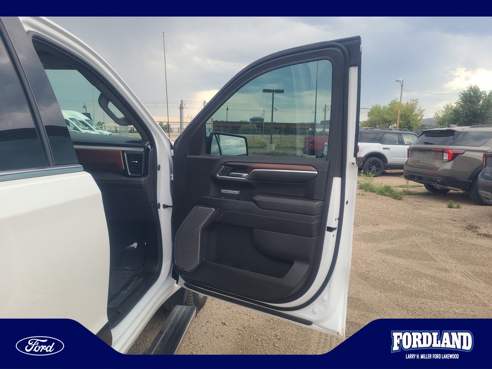 Used 2024 GMC Sierra 1500 Denali w/ Denali Reserve Package AWD/4WD image 16