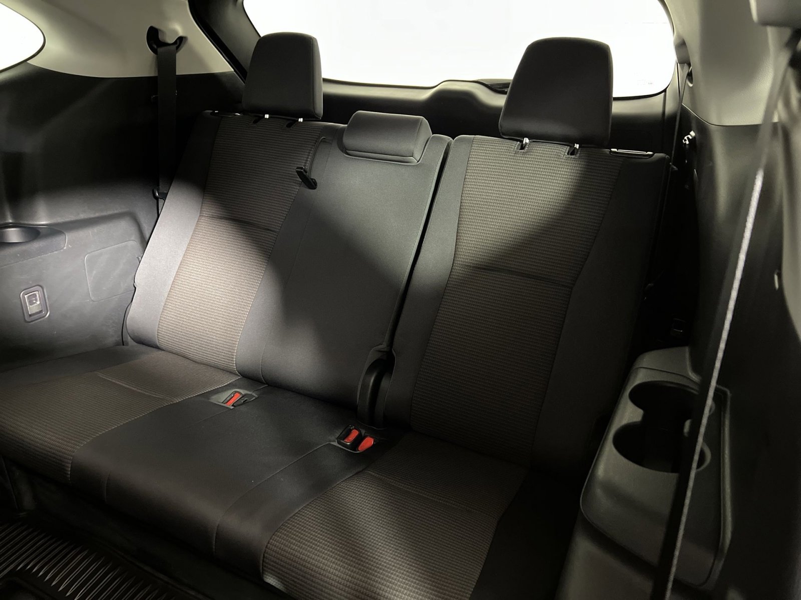 Used 2023 Toyota Highlander LE image 25