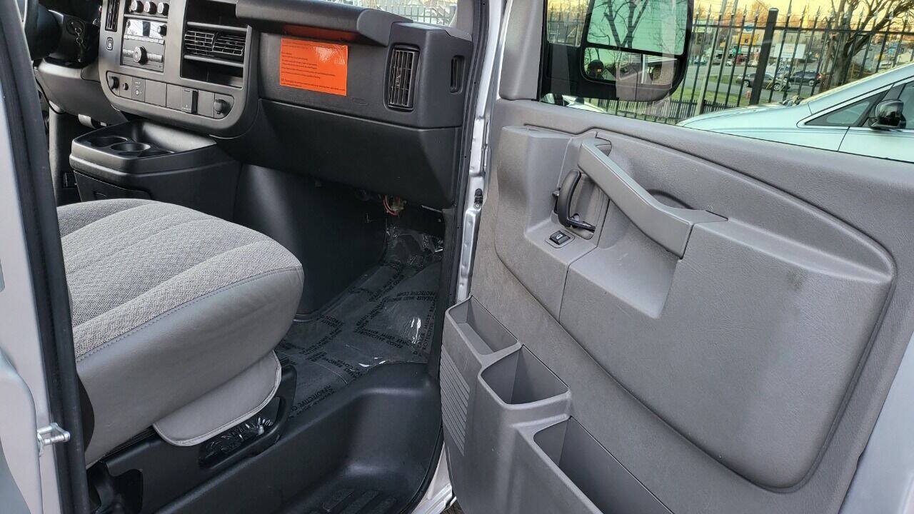 Used 2018 Chevrolet Express 3500 LT w/ LT Preferred Equipment Group RWD image 15
