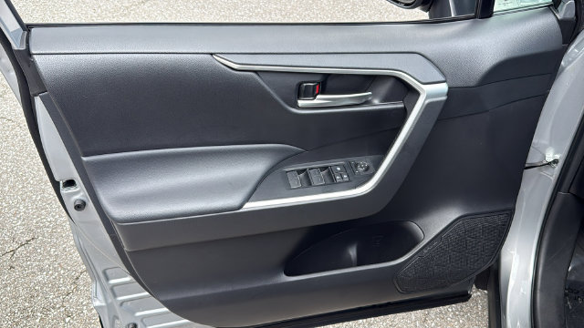 Used 2025 Toyota RAV4 XLE w/ Convenience Package FWD image 17