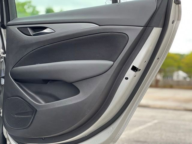 Used 2018 Buick Regal Preferred FWD image 18