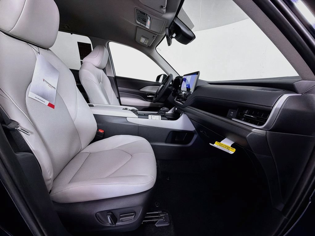 New 2026 Toyota Grand Highlander FWD image 29